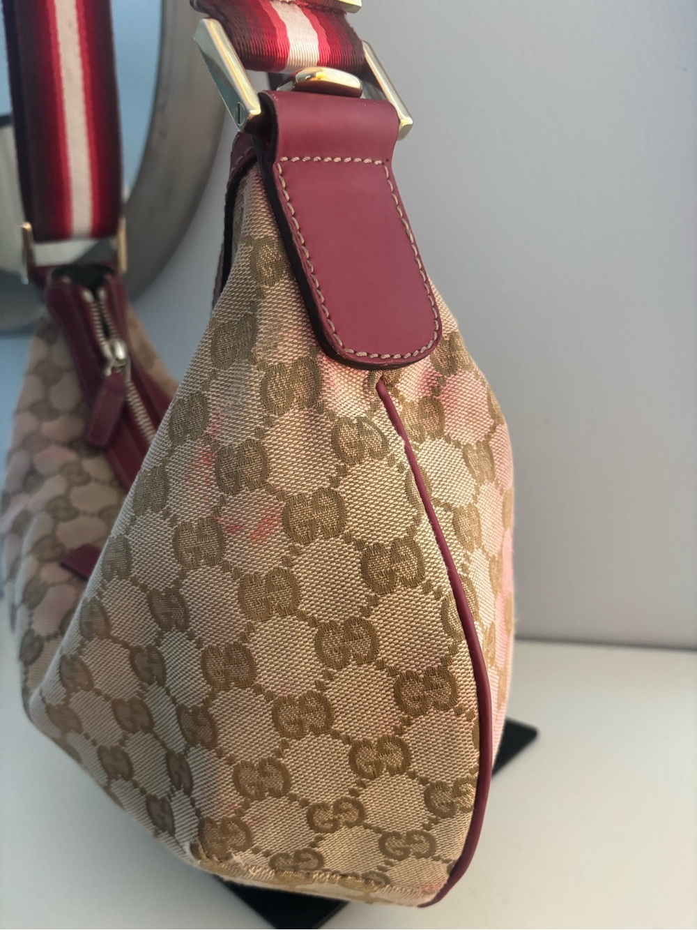 Gucci Beige GG Canvas hobo Shoulder /crossbody Bag with red Trim - Picture 6 of 16